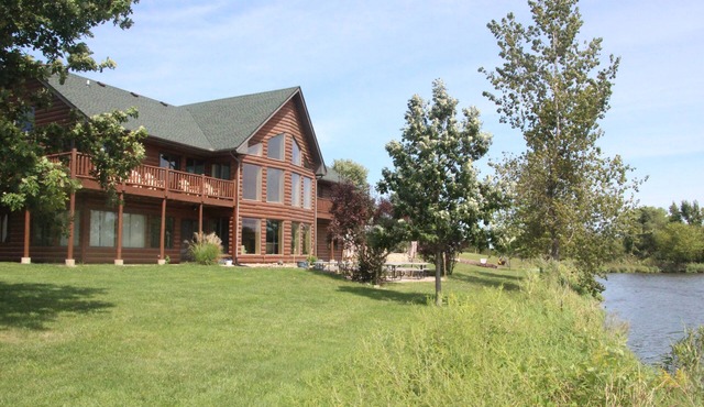 Private lake, lodge and 23 acre retreat south of Des Moines IA