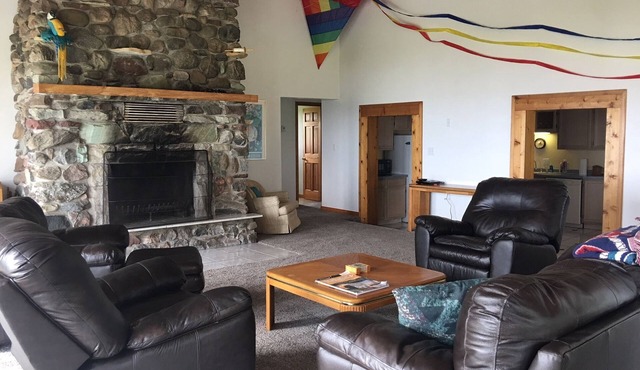 Private Lake Lodge for a Great Getaway