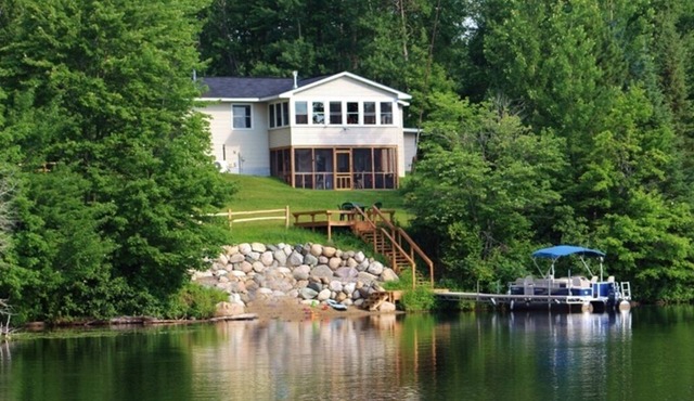 Private Lake/Sleeps 13/Dogs Welcome/FREE Nearby Resort Amenities Included