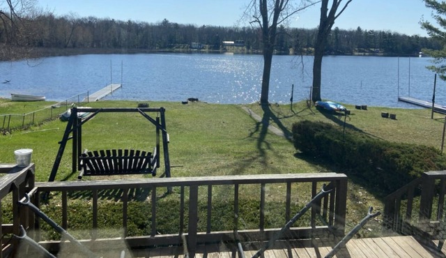 Private Lakefront Cottage