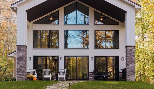 Private Lakehouse getaway with all modern comforts