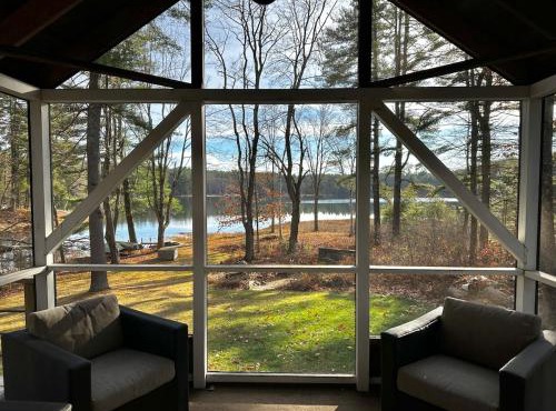 Private Lake waterfront 8 min to skiing