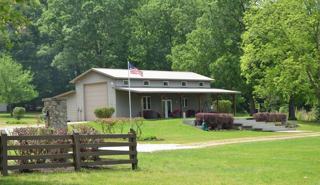 Private lake with breathtaking morning and sunset views! (Pet- Friendly)