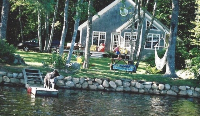 Private Lakefront Cottage