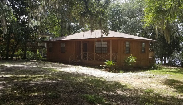 Private lakefront home w/porch & dock-fish, relax; quiet & shady