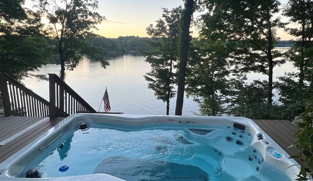 Private Lakefront Escape, Launch boat from dock, swim island, hot tub, game room