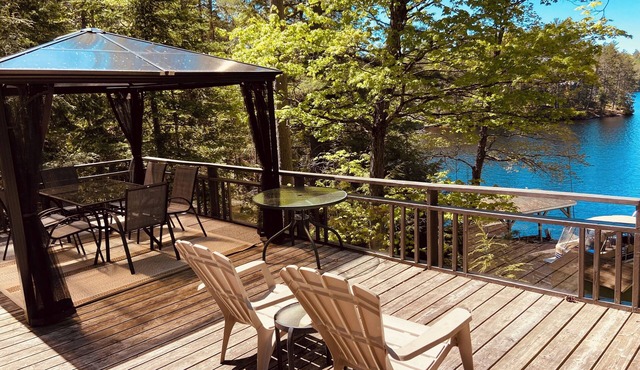 Private Lakefront 3 Bedroom Cabin with Private Dock and Boat Port. Boat Access