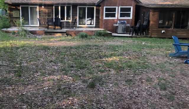 Private lakefront 6 bedroom cottage