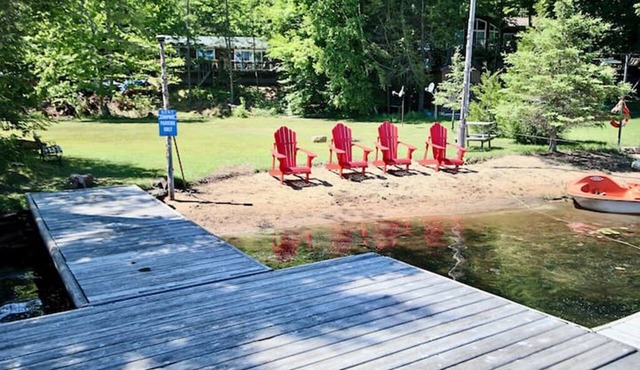 Private Lakefront Cottage on Chandos Lake