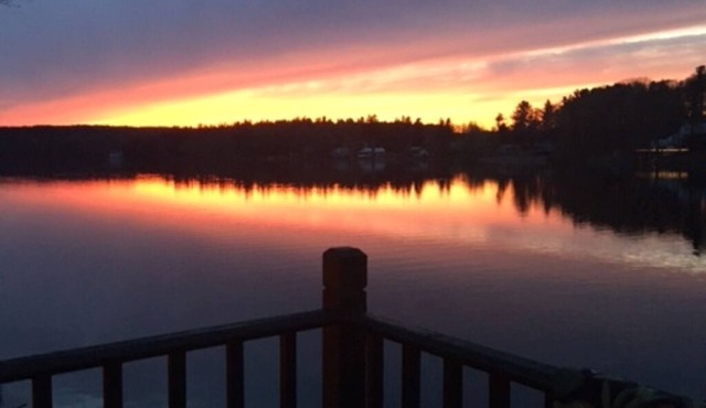 Private lakefront cottage on Pleasant Lake