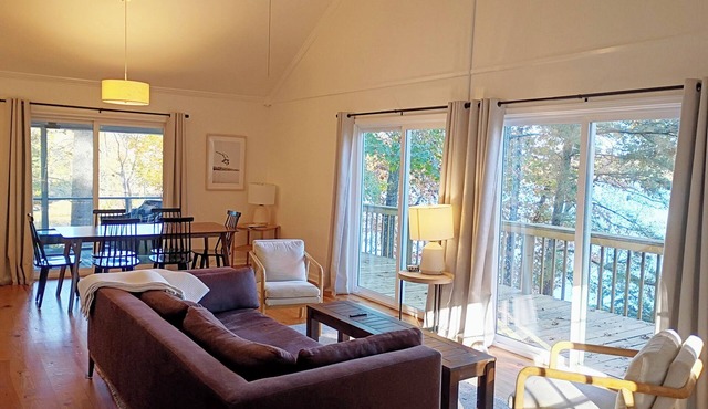 Private Lakefront Cottage with Panoramic Views