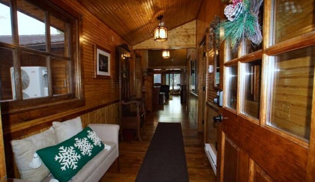 Private Lakefront Cozy Cabin