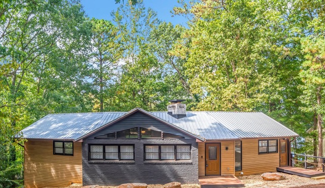 Private Lakefront Escape