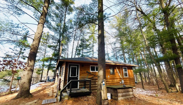 Private Lakefront - fall colors! fish, hike,boat, fire-pit, kayak,pets,UTV,VBQ