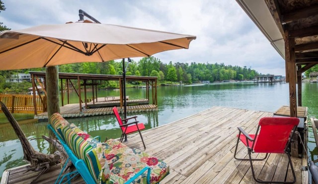 PRIVATE LAKEFRONT HOME