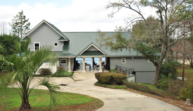 Private Lakefront Home on Compass Lake! Private Dock! Quiet Family Escape