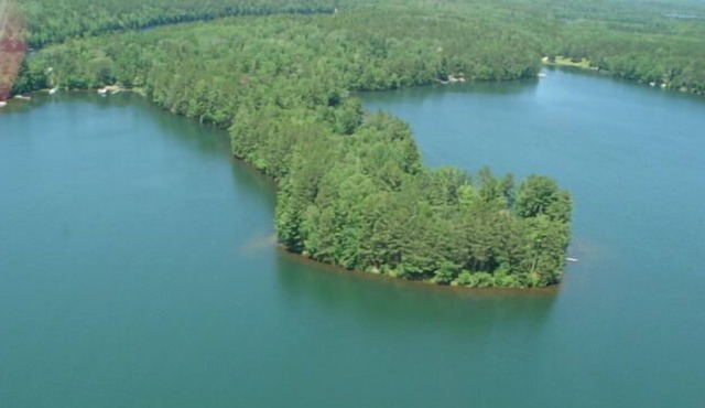 Private Lakefront home on Peninsula of Pristine Big Bass Lake