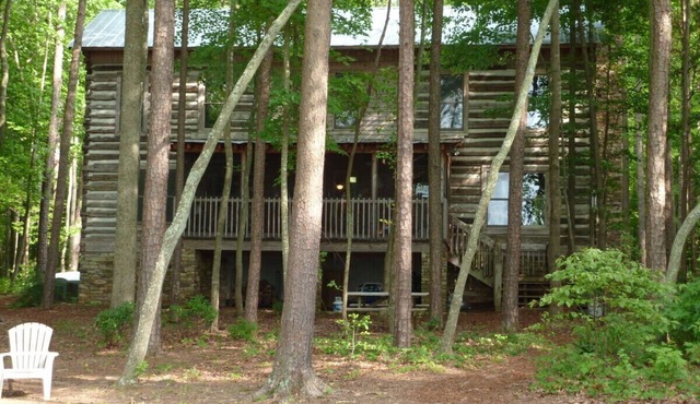 Private Lakefront Log Cabin