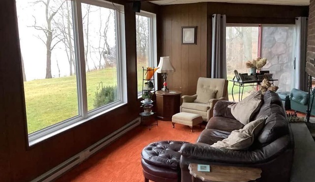 Private Lakefront Octagon House