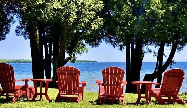 Private Lakefront Paradise | 200’ Shoreline Boats, Games & Family Fun