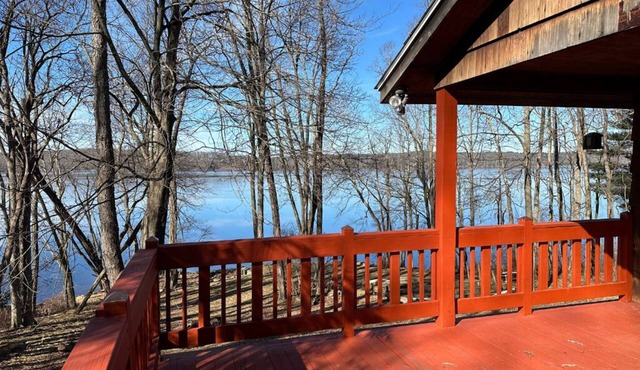 Private LakeFront ranch on Lake Wallenpaupack, PA. Secluded. Sunset view!