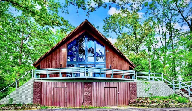 Private Lakefront Retreat - Hot Tub, Pets & Kayaks