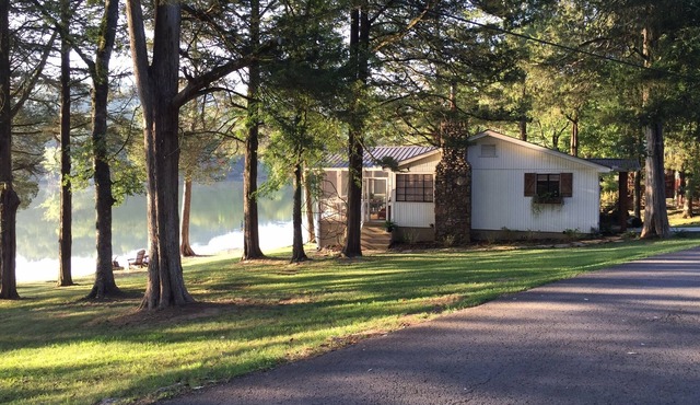 Private Lakefront Retreat - Guests say “We Want to Buy It”