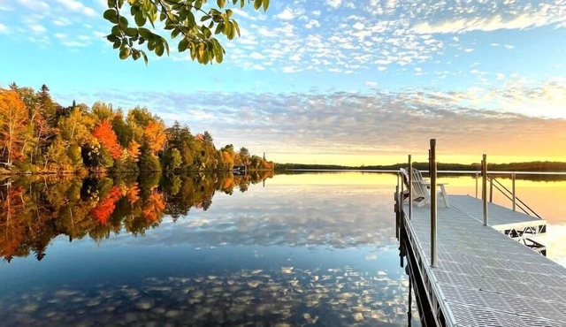 Private Lakefront Stay with Beautiful Sunset Views, Kayaks, & Kid’s Arean