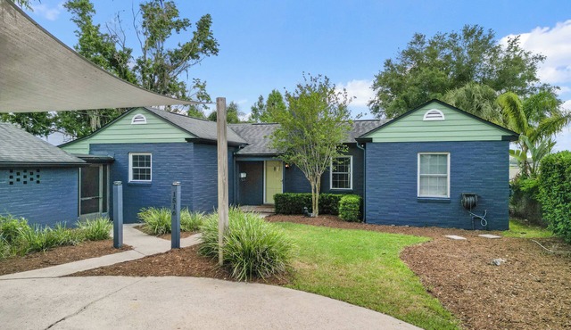 Private lakefront retreat