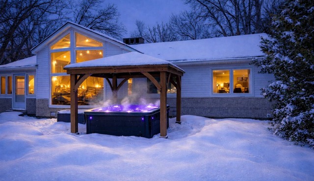 Private Lakehouse Getaway | Hot Tub on the Water