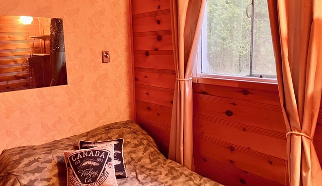 Private lakehouse oasis awaits -Family & Pet Friendly-Barry's Bay