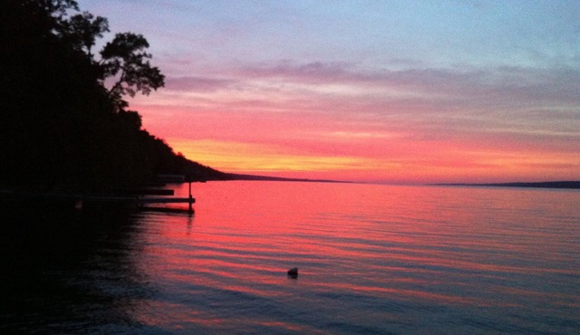 PRIVATE LAKESHORE CLASSIC COTTAGE Near Ithaca, NY *Heart of the Finger Lakes*