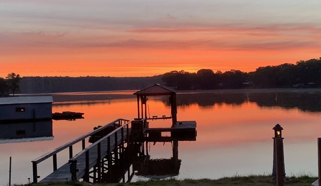 PRIVATE LAKESIDE BLISS-2 BR APARTMENT-STUNNING LAKE WYLIE VIEW FROM PRIVATE DECK