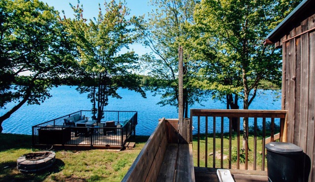 Private Lakeside Cottage