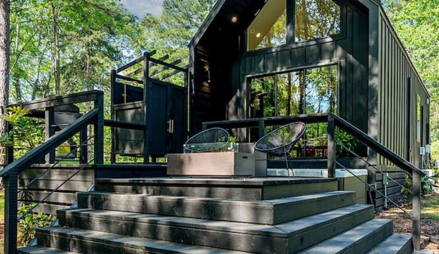 Private Lakeside Couples Cabin, Hot Tub & Fire Pit