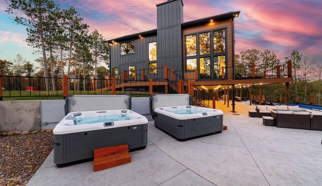 Private Lakeside Mansion - Heated Pool - Two Hot tubs - Home Theater - 10000SF