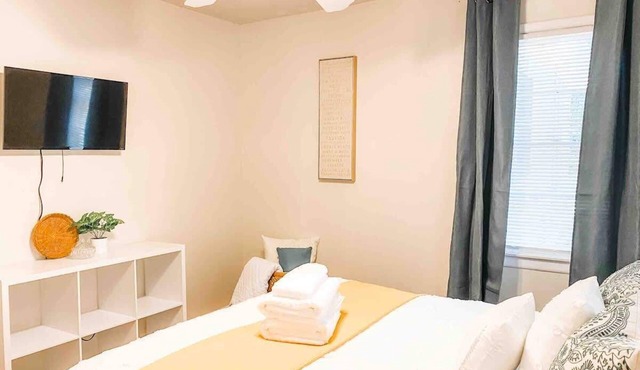 Private Large Bedroom blocks from FSU