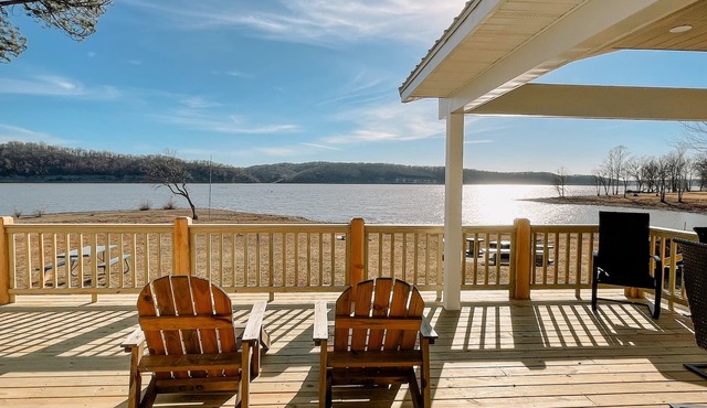 PRIVATE Large Lakefront Home 1/2 Mile of Shorelinen24 Acres Boat Ramp & Dock