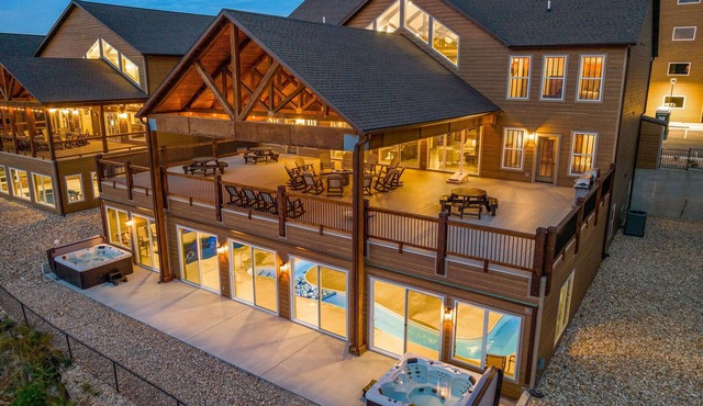 Private Lazy River! Indoor Pool! Games!