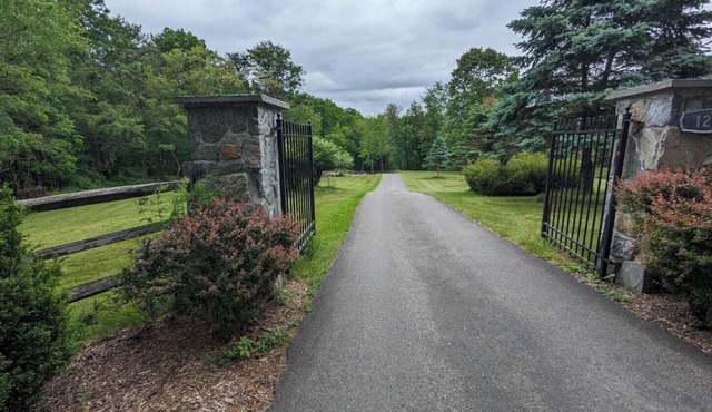 Private, light filled retreat space.n with your own pickleball court!