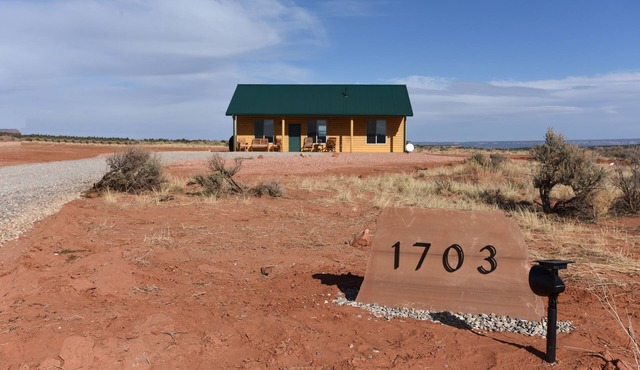 Private location, 2 Bedroom, 2 Bathroom, Full Kitchen, Living & W/D. Sleeps 6