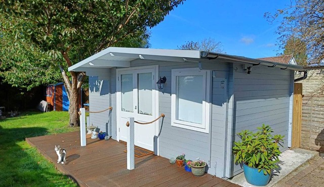 Private Lodge close to beaches and Goodwood!