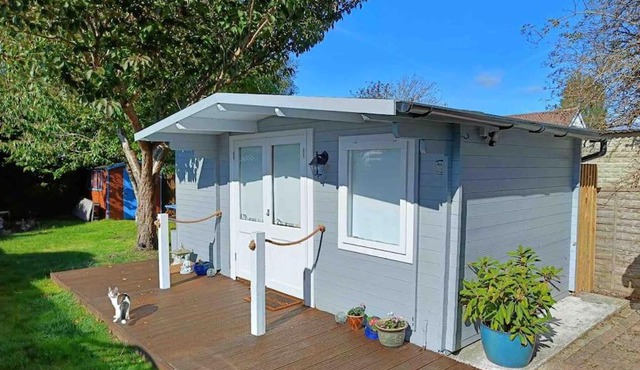 Private Lodge close to beaches and Goodwood