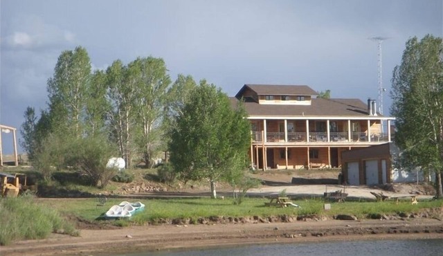 Private Lodge -CO Mtn Lake, Pool,Hot Tub, Affordable Family Reunions and Groups