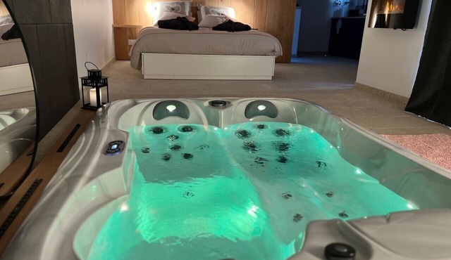 Private lodge jacuzzi and pool