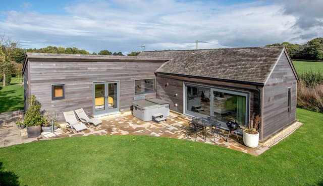 Private lodge with countryside views and Hot tub