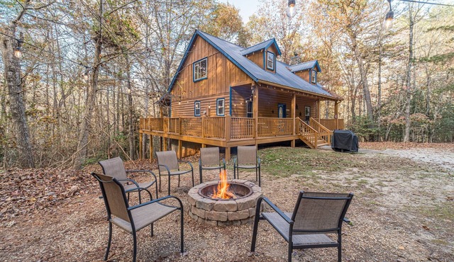Private Log Cabin | 4BR 3BA | Pet Friendly | Hot Tub | Fire Pit | Sauna