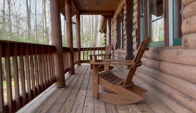 Private log cabin, hot tub, lake access with boat slip
