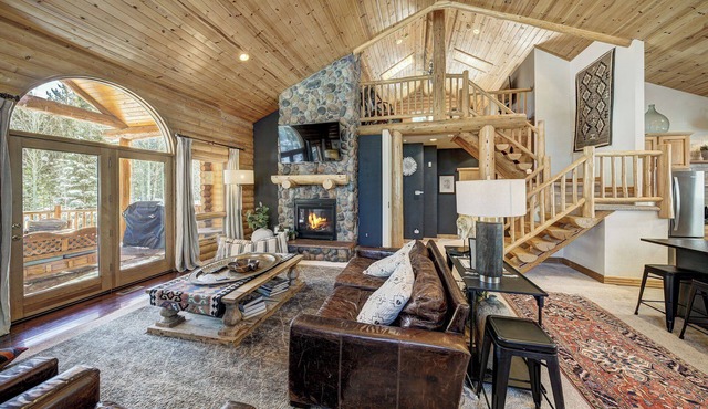 Private log cabin in the woods with everything you come to Colorado for