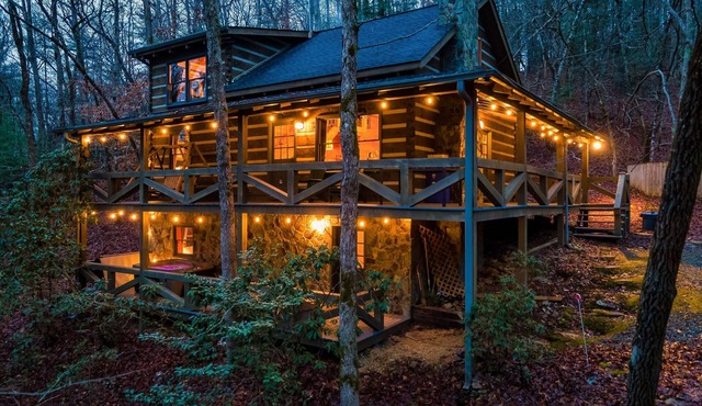 Private Log Cabin Near Aska Adventure Area!